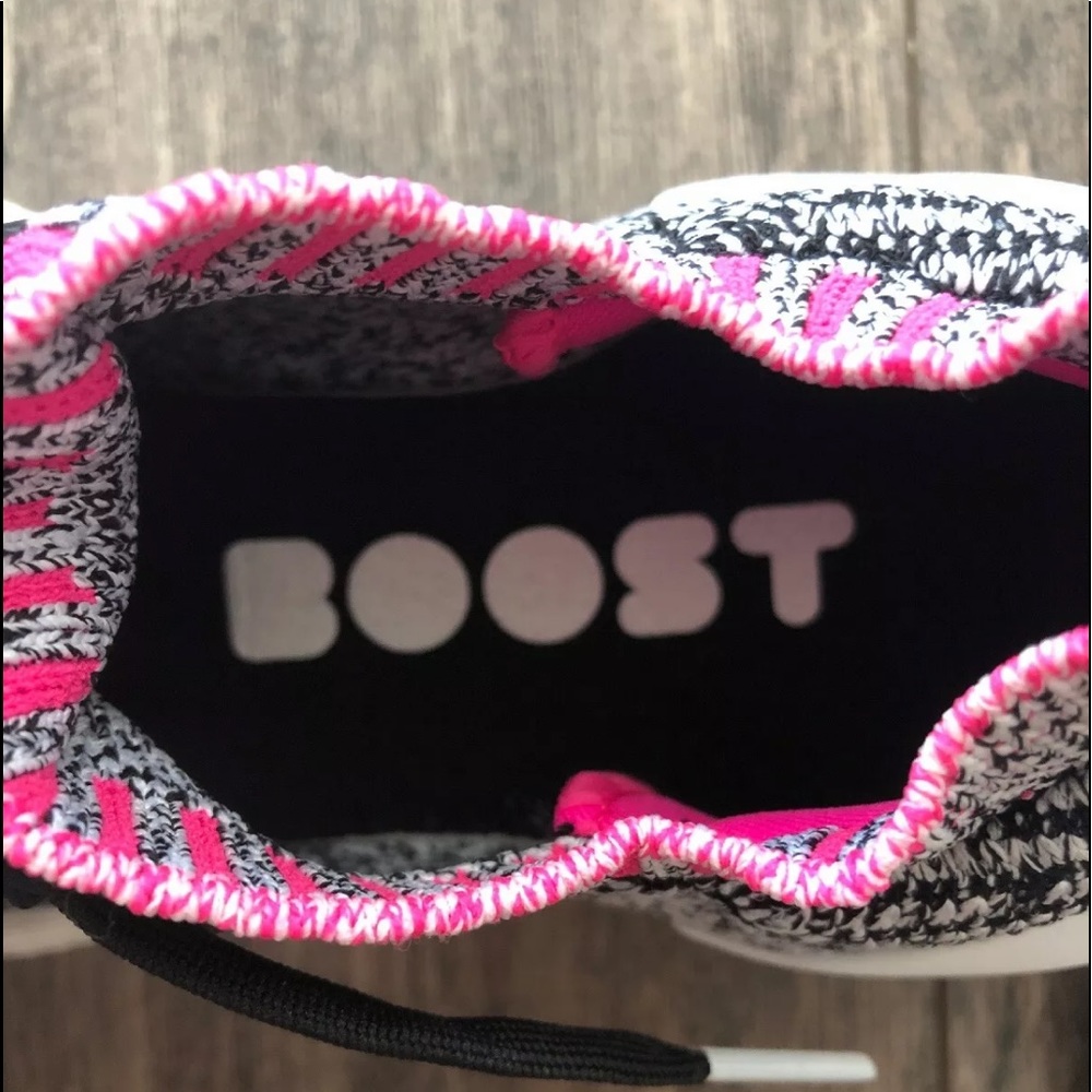 ADIDAS ULTRA BOOST RUNNING SNEAKERS SIZE 7 - Picture 4 of 4